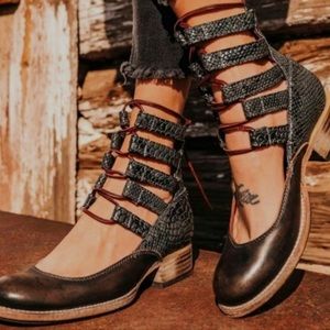 Free bird Malone lace up flat